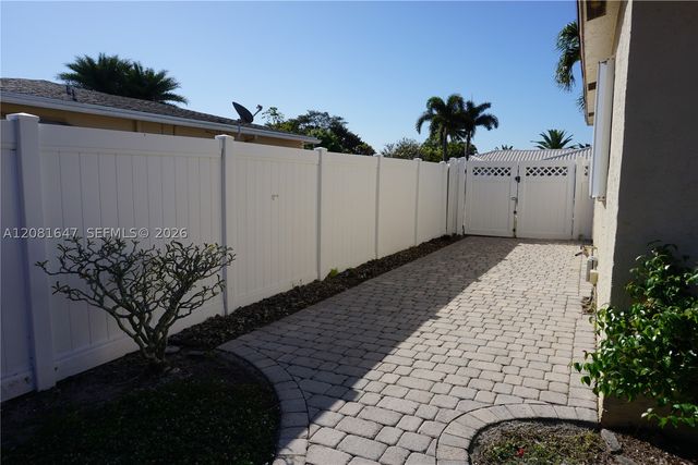 4857 Alfresco St, Boca Raton, FL 33428