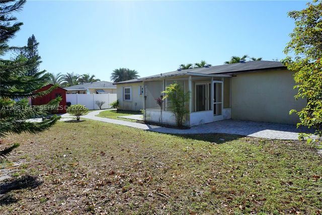 4857 Alfresco St, Boca Raton, FL 33428