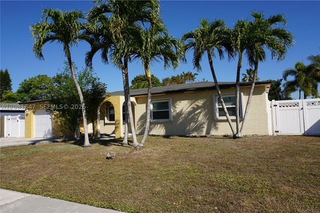 4857 Alfresco St, Boca Raton, FL 33428