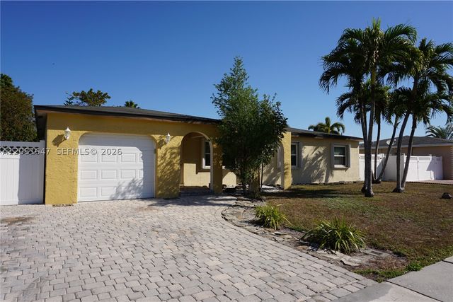 4857 Alfresco St, Boca Raton, FL 33428