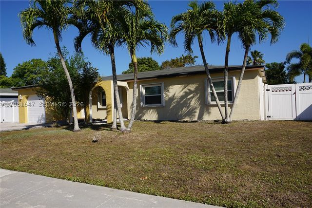 4857 Alfresco St, Boca Raton, FL 33428