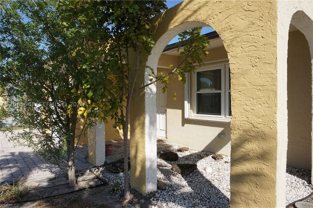 4857 Alfresco St, Boca Raton, FL 33428