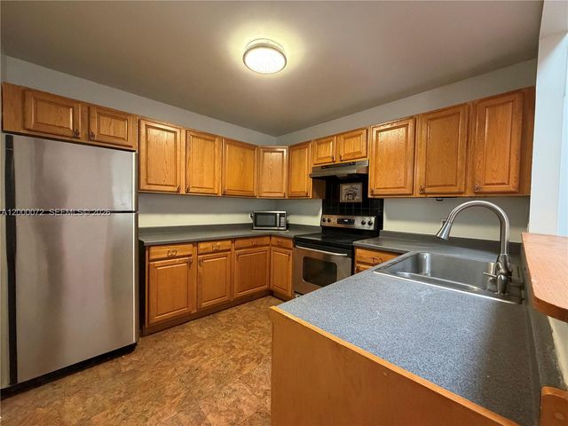 4151 Palm Bay Cir B, West Palm Beach, FL 33406