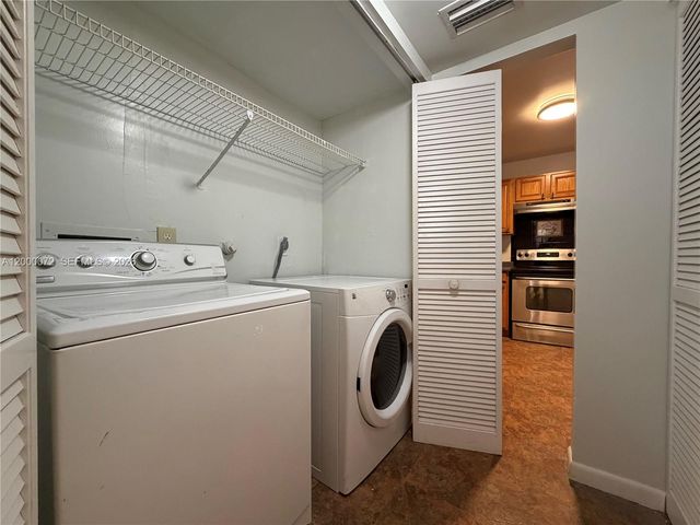 4151 Palm Bay Cir B, West Palm Beach, FL 33406