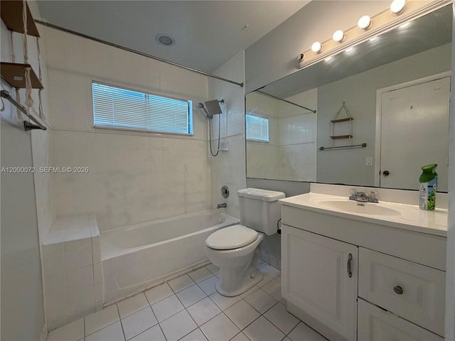 4151 Palm Bay Cir B, West Palm Beach, FL 33406