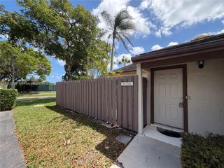 4151 Palm Bay Cir B, West Palm Beach, FL 33406