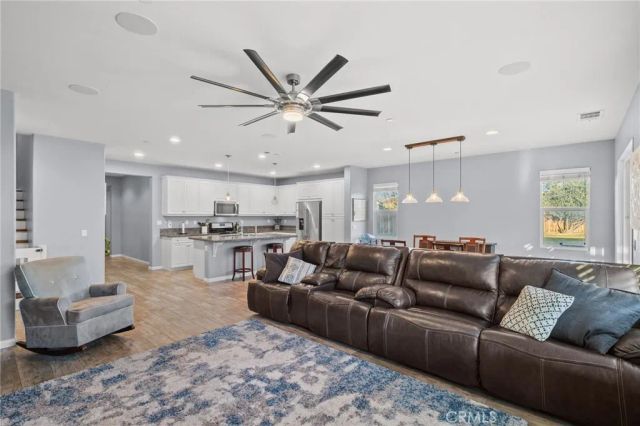 9705 Dutchman Peak, Bakersfield, CA 93311