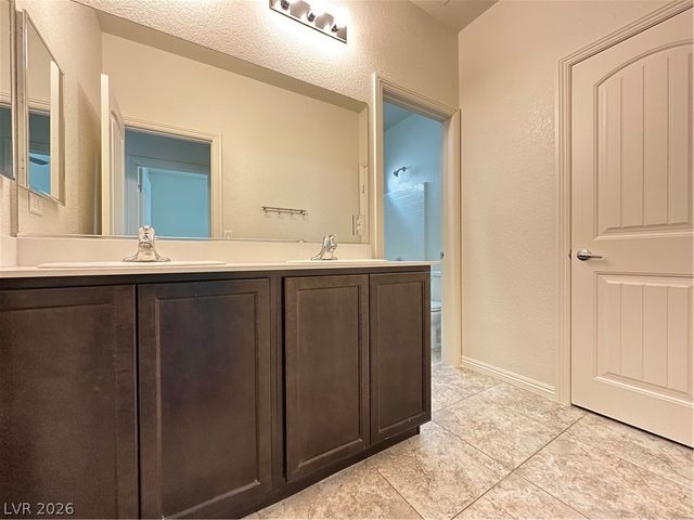 8471 Spirit Vale Avenue, Las Vegas, NV 89117