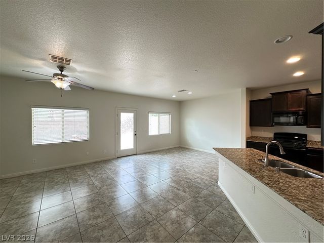 8471 Spirit Vale Avenue, Las Vegas, NV 89117