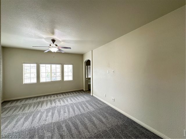 8471 Spirit Vale Avenue, Las Vegas, NV 89117