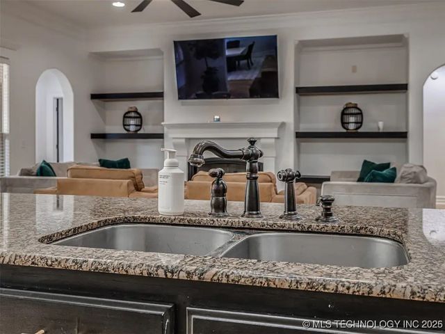 7315 E 112th Place S, Bixby, OK 74008