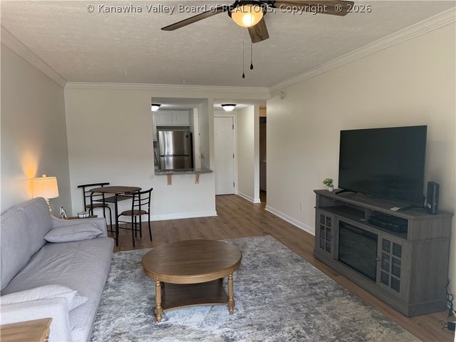 2106 Kanawha Boulevard E 408, Charleston, WV 25311