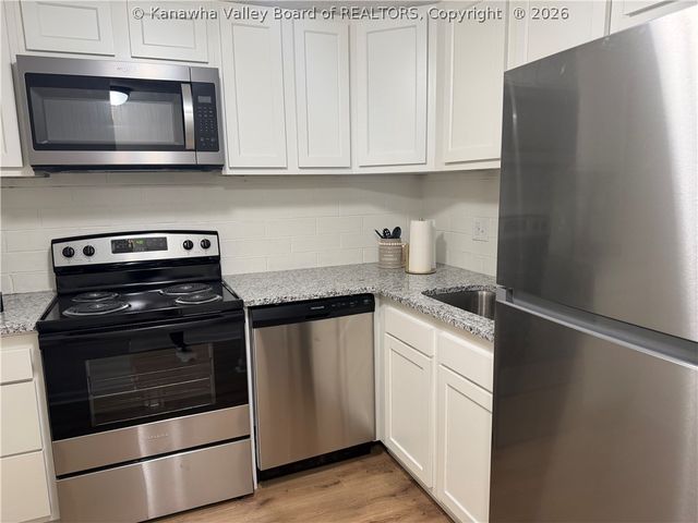 2106 Kanawha Boulevard E 408, Charleston, WV 25311