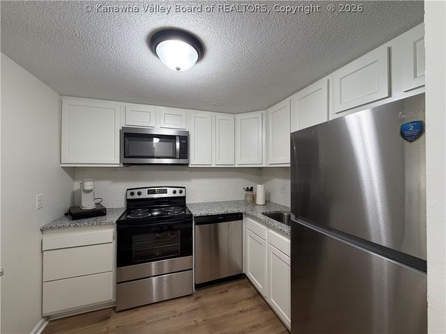 2106 Kanawha Boulevard E 408, Charleston, WV 25311