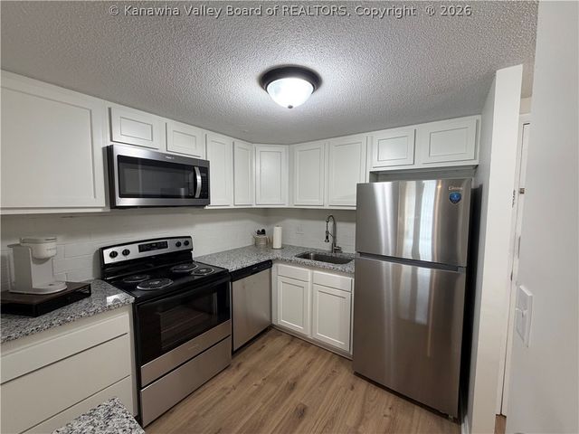 2106 Kanawha Boulevard E 408, Charleston, WV 25311