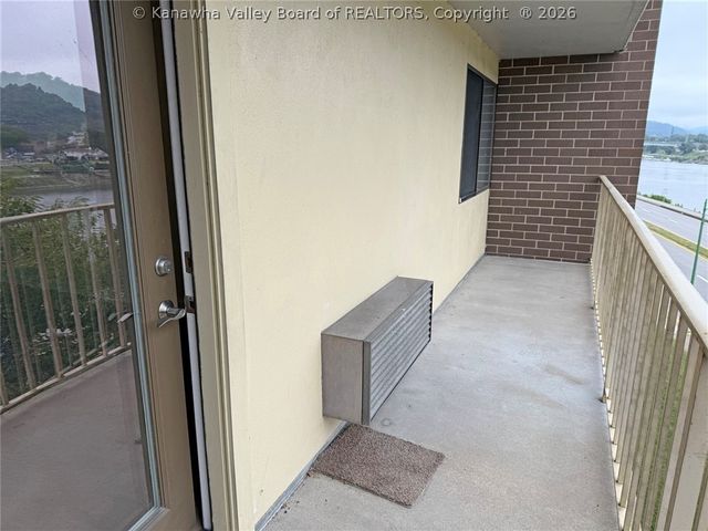 2106 Kanawha Boulevard E 408, Charleston, WV 25311