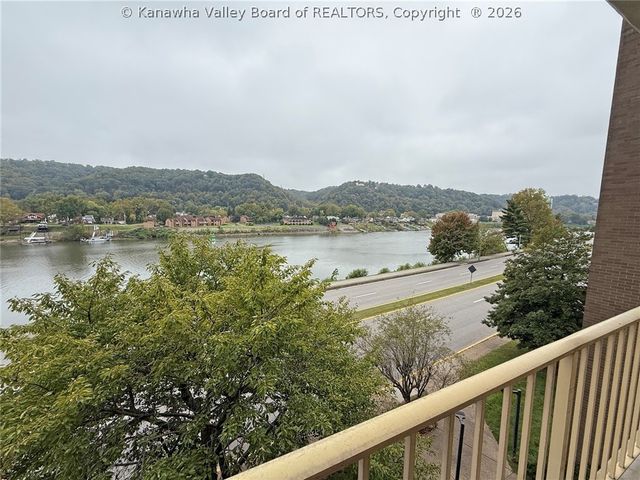 2106 Kanawha Boulevard E 408, Charleston, WV 25311