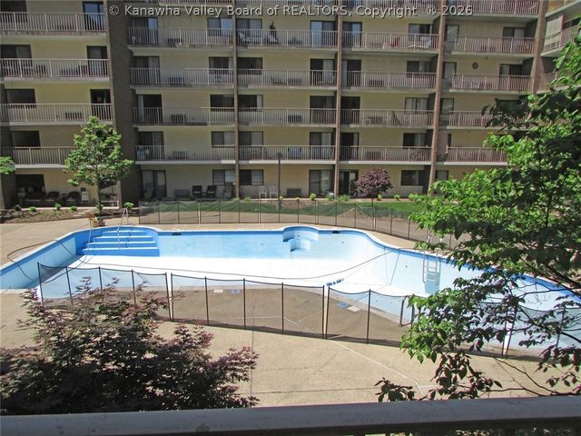 2106 Kanawha Boulevard E 408, Charleston, WV 25311