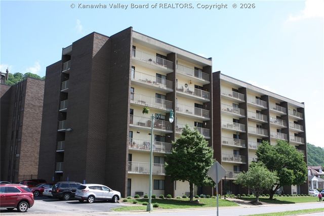 2106 Kanawha Boulevard E 408, Charleston, WV 25311