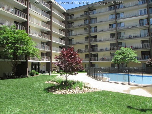 2106 Kanawha Boulevard E 408, Charleston, WV 25311
