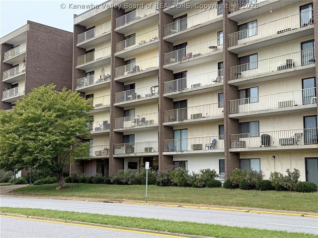 2106 Kanawha Boulevard E 408, Charleston, WV 25311