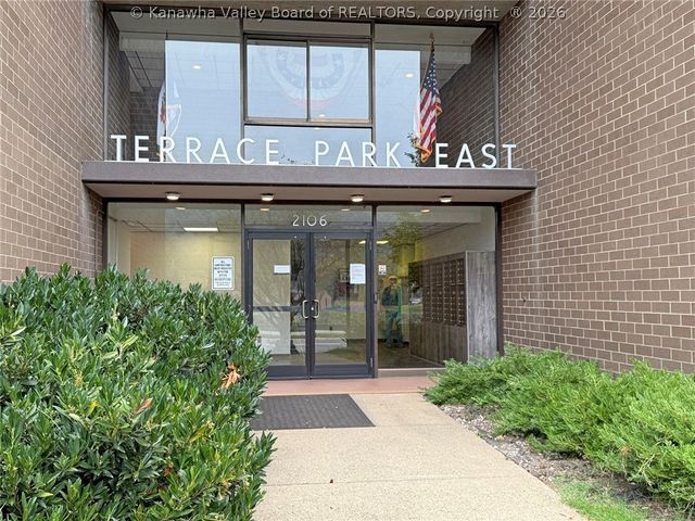 2106 Kanawha Boulevard E 408, Charleston, WV 25311