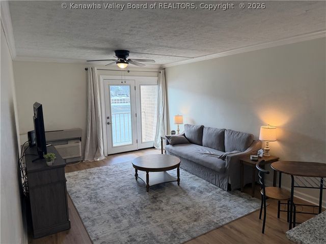 2106 Kanawha Boulevard E 408, Charleston, WV 25311