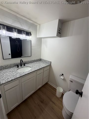 2106 Kanawha Boulevard E 408, Charleston, WV 25311