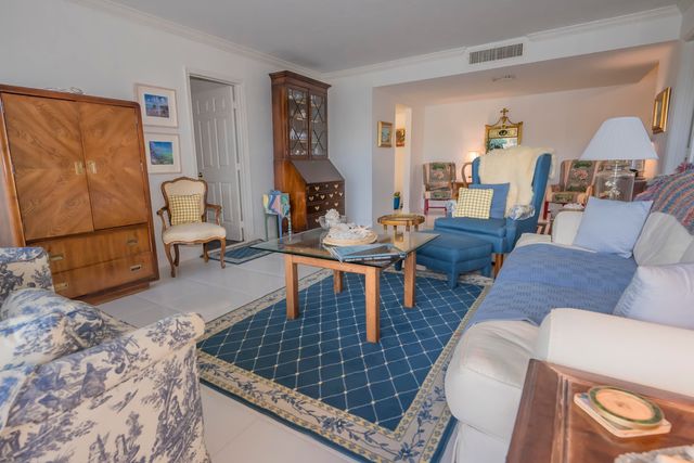 336 Golfview Road 203, North Palm Beach, FL 33408