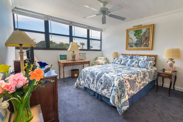 336 Golfview Road 203, North Palm Beach, FL 33408