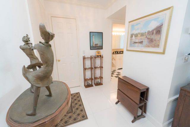 336 Golfview Road 203, North Palm Beach, FL 33408