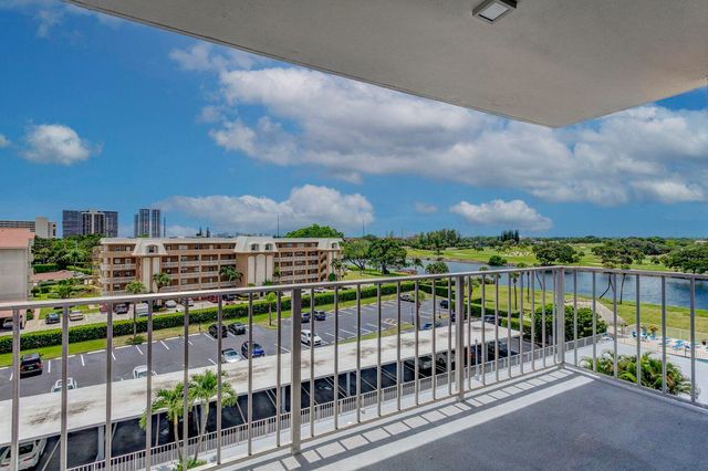 336 Golfview Road 203, North Palm Beach, FL 33408