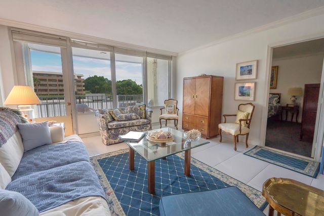 336 Golfview Road 203, North Palm Beach, FL 33408