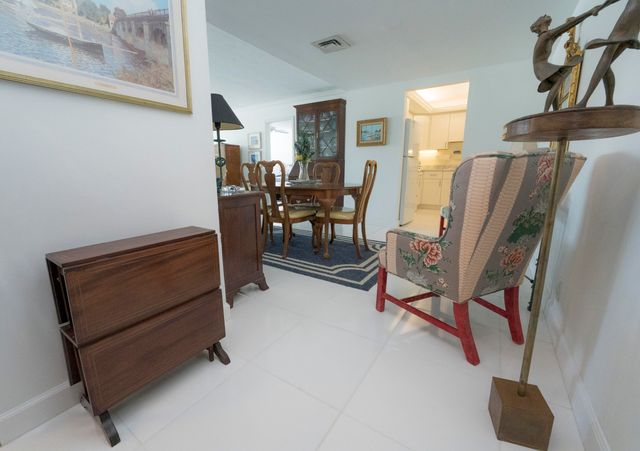 336 Golfview Road 203, North Palm Beach, FL 33408