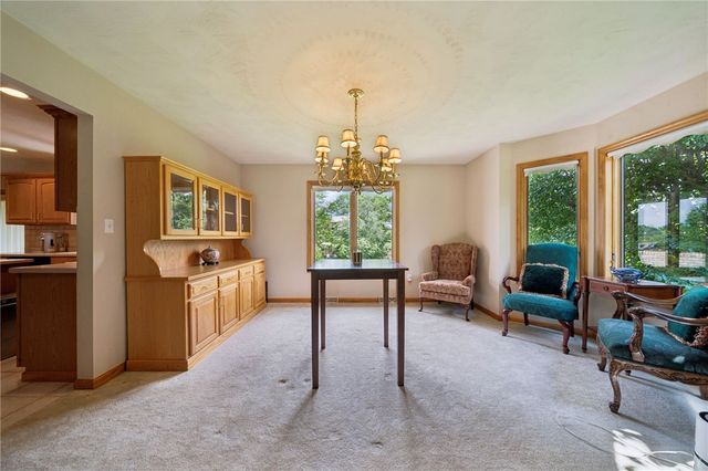 809 Rembrandt Cir, Hempfield Twp, PA 15642