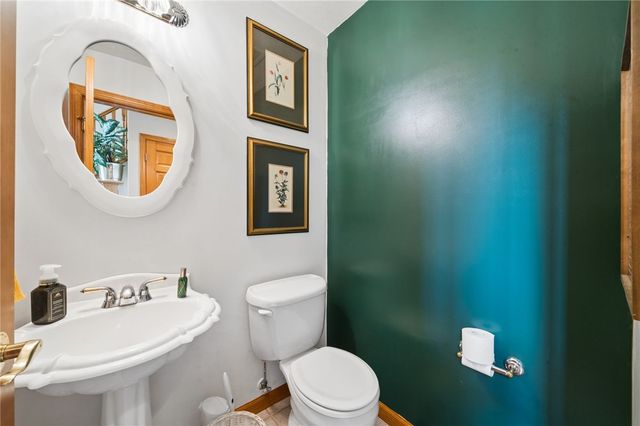 809 Rembrandt Cir, Hempfield Twp, PA 15642