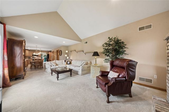 809 Rembrandt Cir, Hempfield Twp, PA 15642