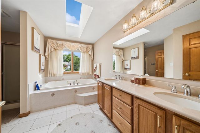 809 Rembrandt Cir, Hempfield Twp, PA 15642