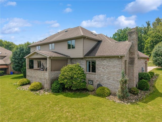 809 Rembrandt Cir, Hempfield Twp, PA 15642