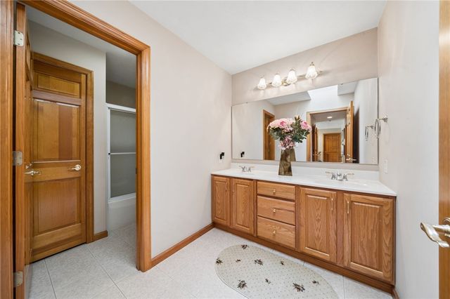 809 Rembrandt Cir, Hempfield Twp, PA 15642