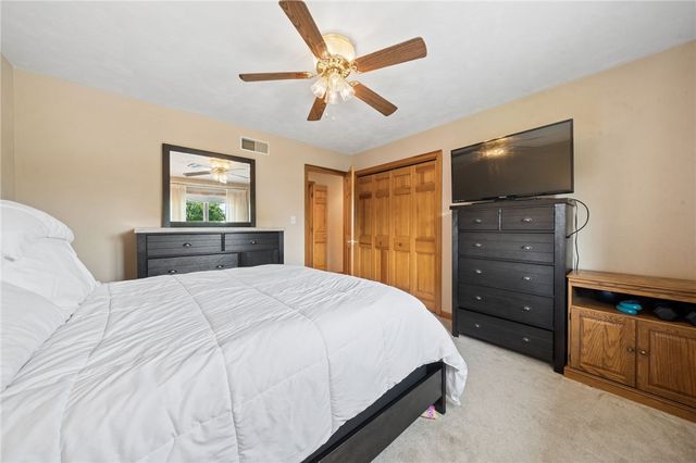 809 Rembrandt Cir, Hempfield Twp, PA 15642