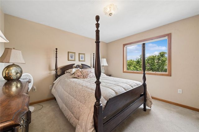 809 Rembrandt Cir, Hempfield Twp, PA 15642