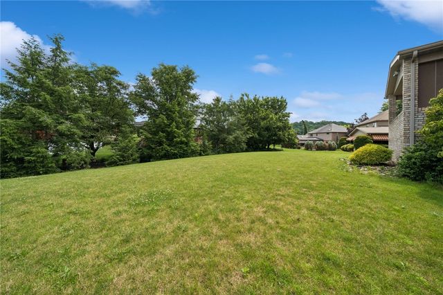 809 Rembrandt Cir, Hempfield Twp, PA 15642