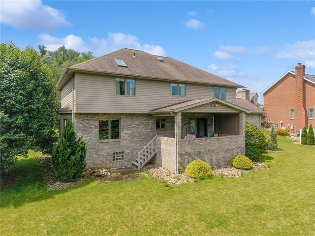 809 Rembrandt Cir, Hempfield Twp, PA 15642