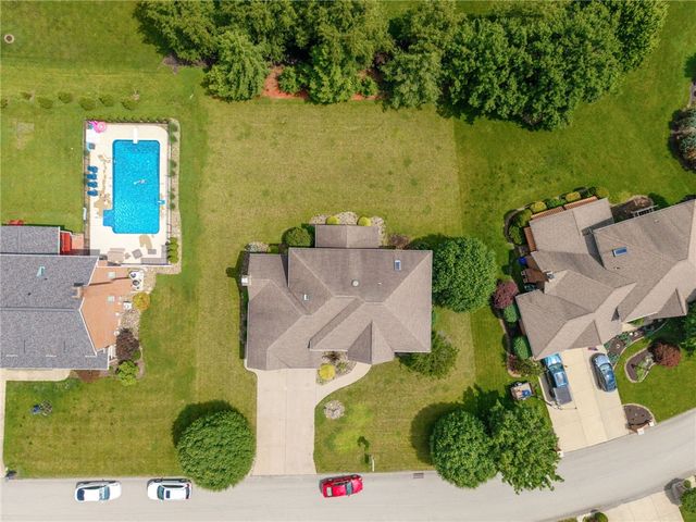 809 Rembrandt Cir, Hempfield Twp, PA 15642