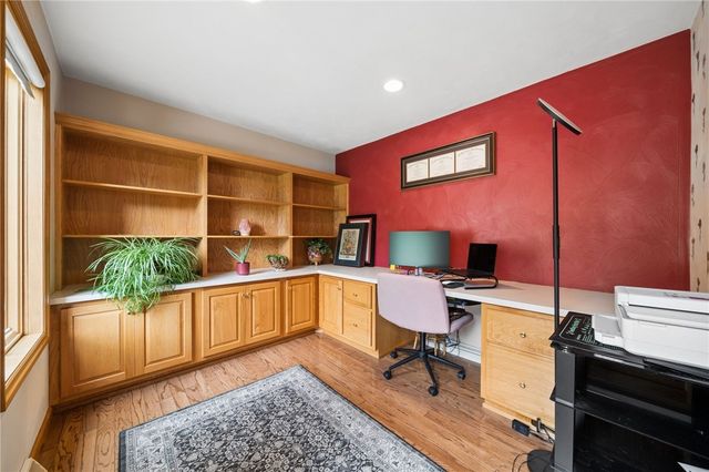 809 Rembrandt Cir, Hempfield Twp, PA 15642
