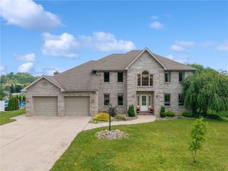 809 Rembrandt Cir, Hempfield Twp, PA 15642