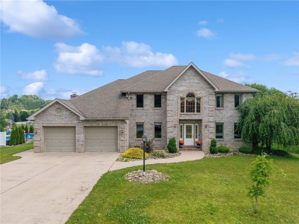 809 Rembrandt Cir, Hempfield Twp, PA 15642