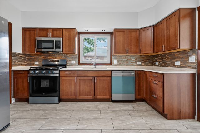 6136 W Fletcher Street, Chicago, IL 60634