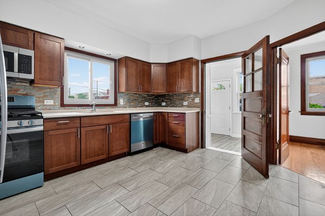6136 W Fletcher Street, Chicago, IL 60634